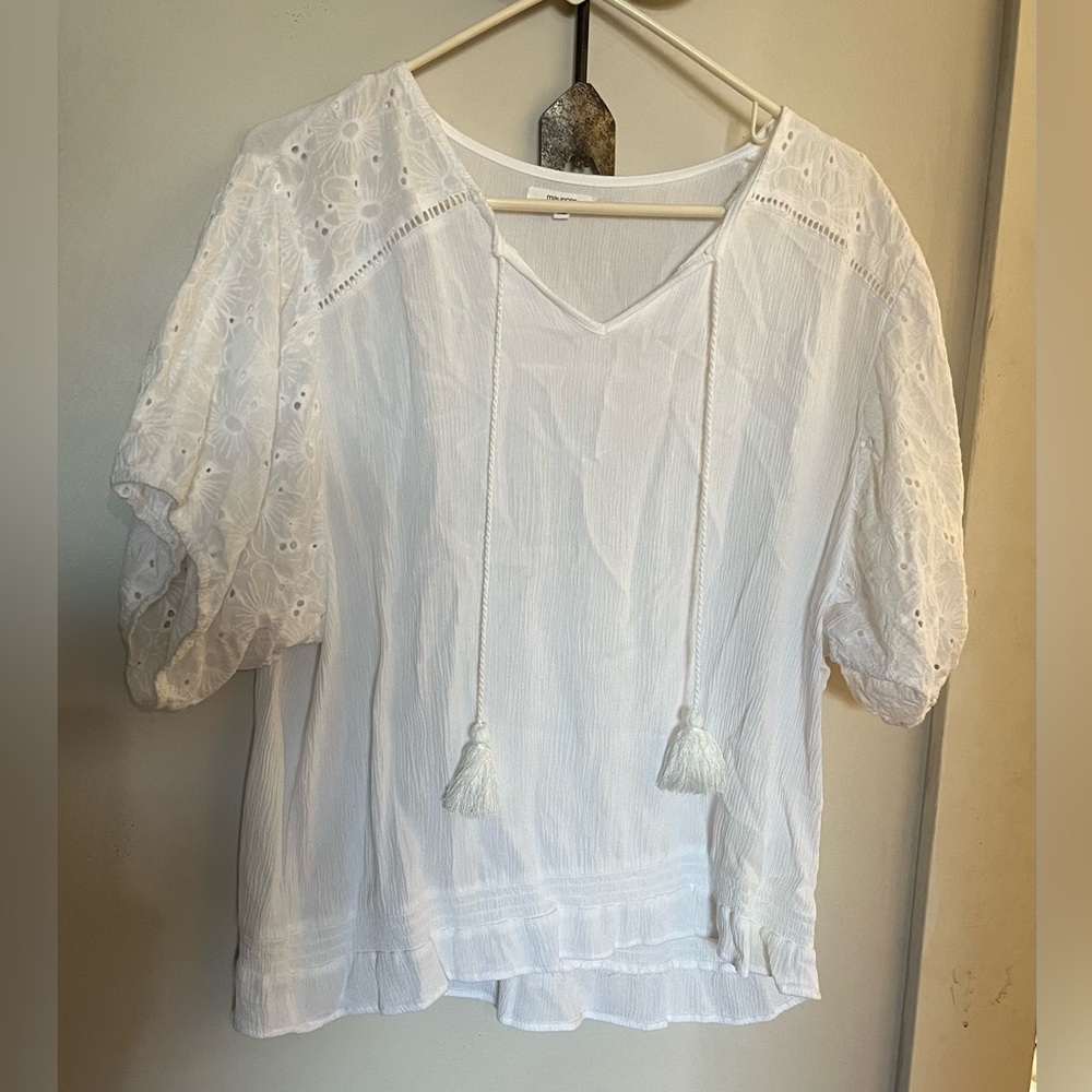 Maurice’s XL white top